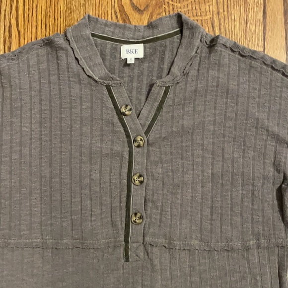 Women’s BKE Top - Picture 2 of 6